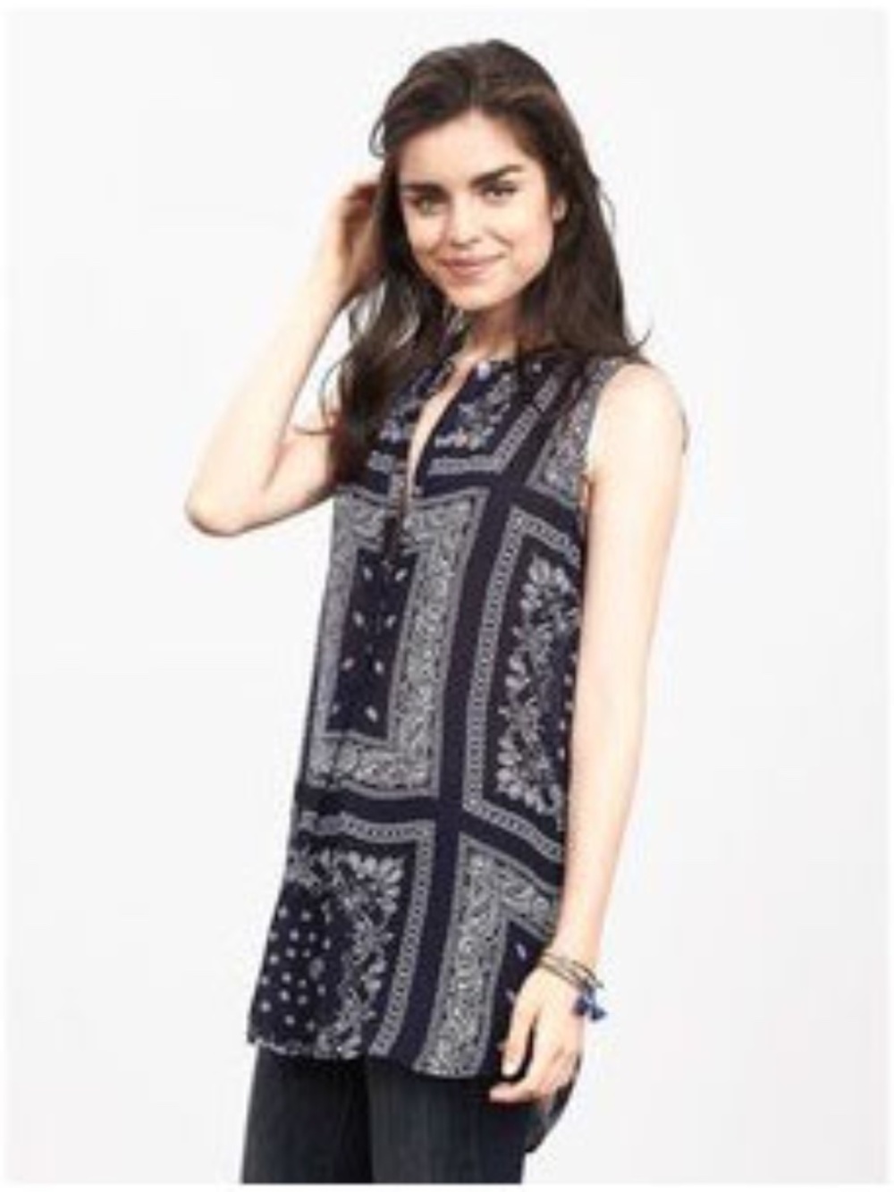 Banana Republic Women's Sleeveless Blouse Large Navy Blue Paisley Bandana Print